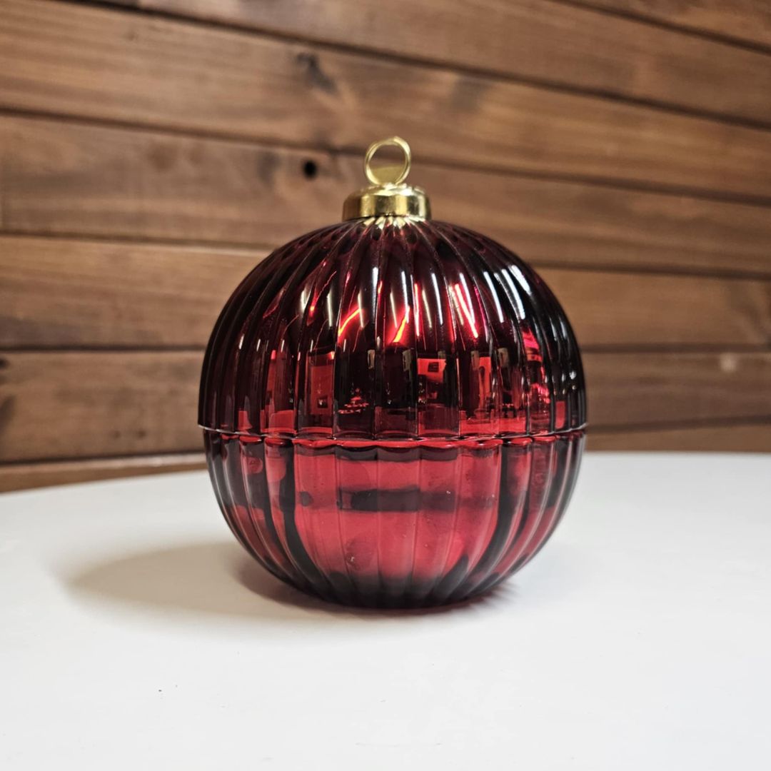 Red Bauble Soy Wax Candle - Image 1